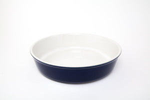 Lifestyle Details - Cake Pan in Juniper