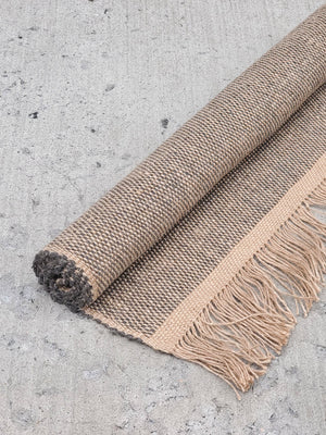 Lifestyle Details - Goldilocks Jute Rug in Gray