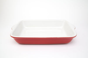 Lifestyle Details - Medium Baking Dish in Amber