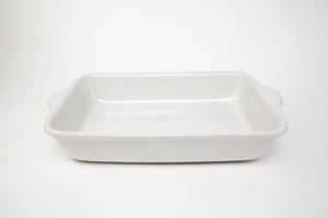Lifestyle Details - Medium Baking Dish in Pearl