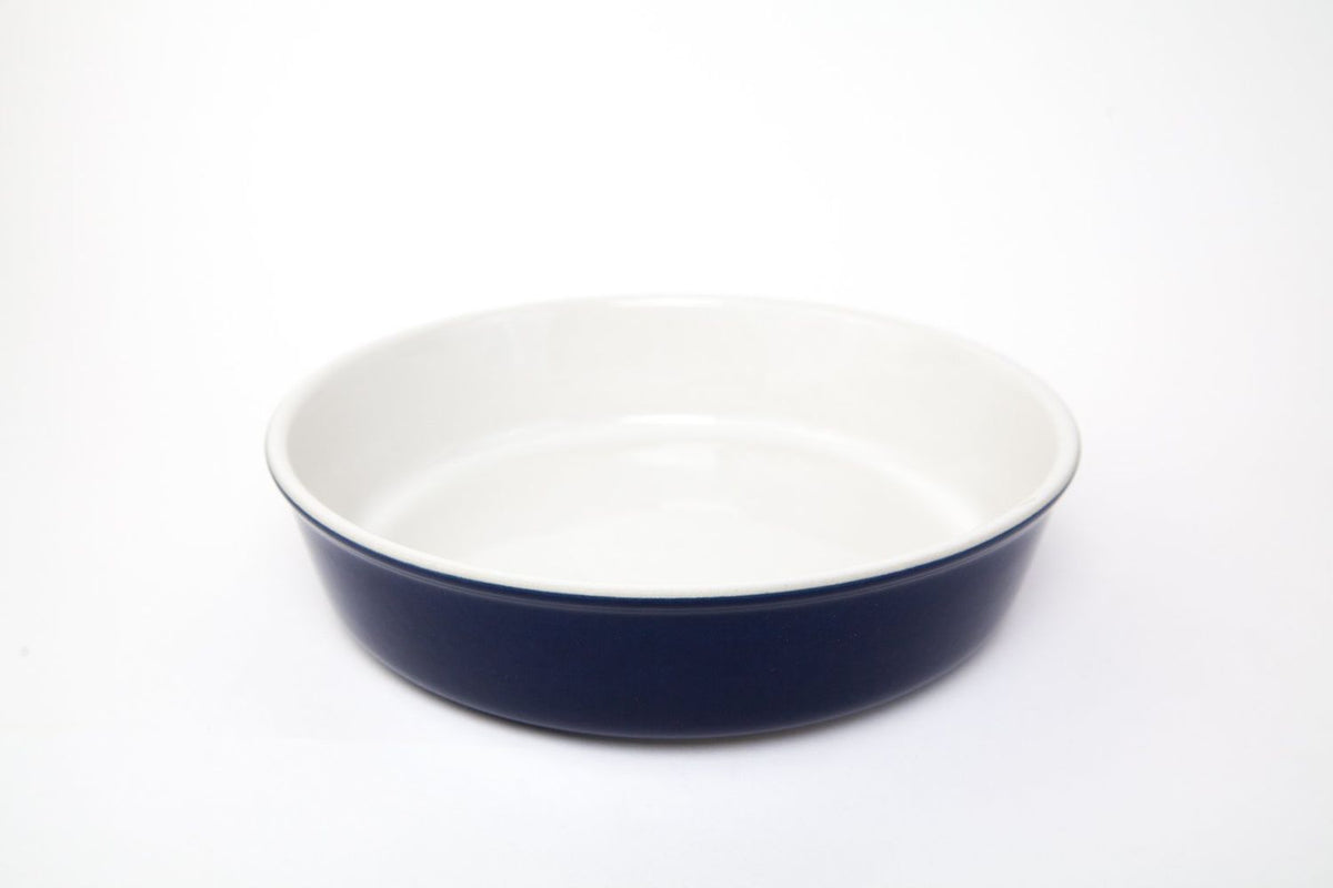 Lifestyle Details - Cake Pan in Juniper