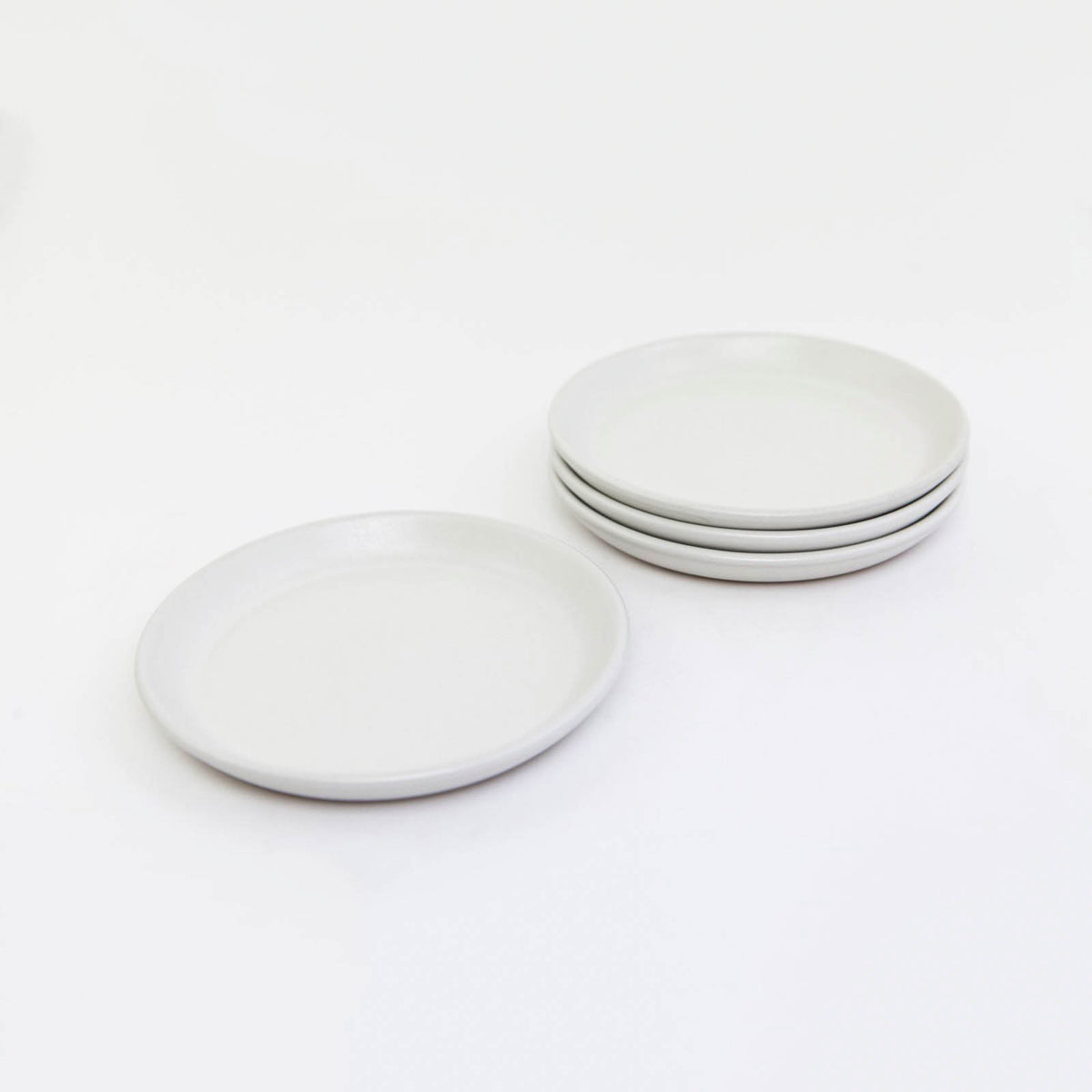 Lifestyle Details - La Marsa Bread Plate in Chalk - Set of 4