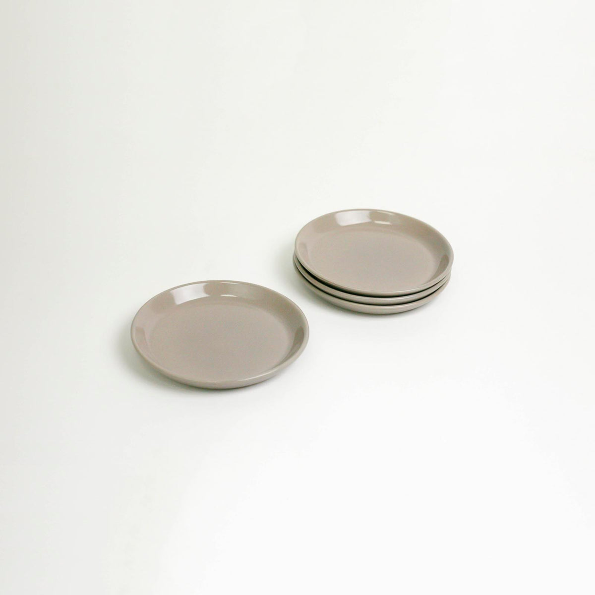 Lifestyle Details - La Marsa Bread Plate in Lilac - Set of 4