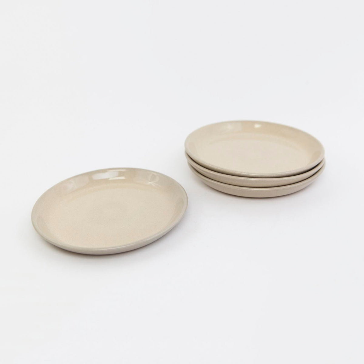 Lifestyle Details - La Marsa Bread Plate in Muslin - Set of 4