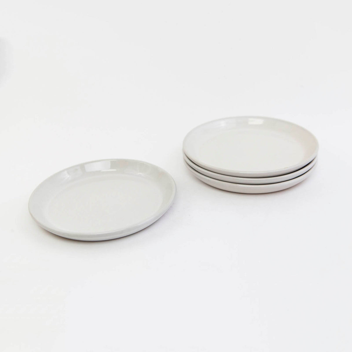 Lifestyle Details - La Marsa Bread Plate in Pearl - Set of 4