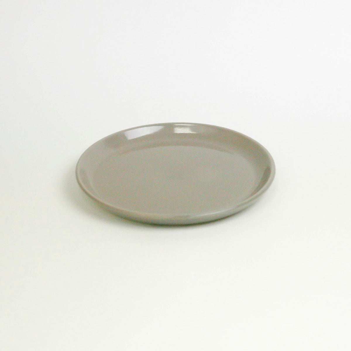 Lifestyle Details - La Marsa Dessert Plate in Lilac - Set of 1