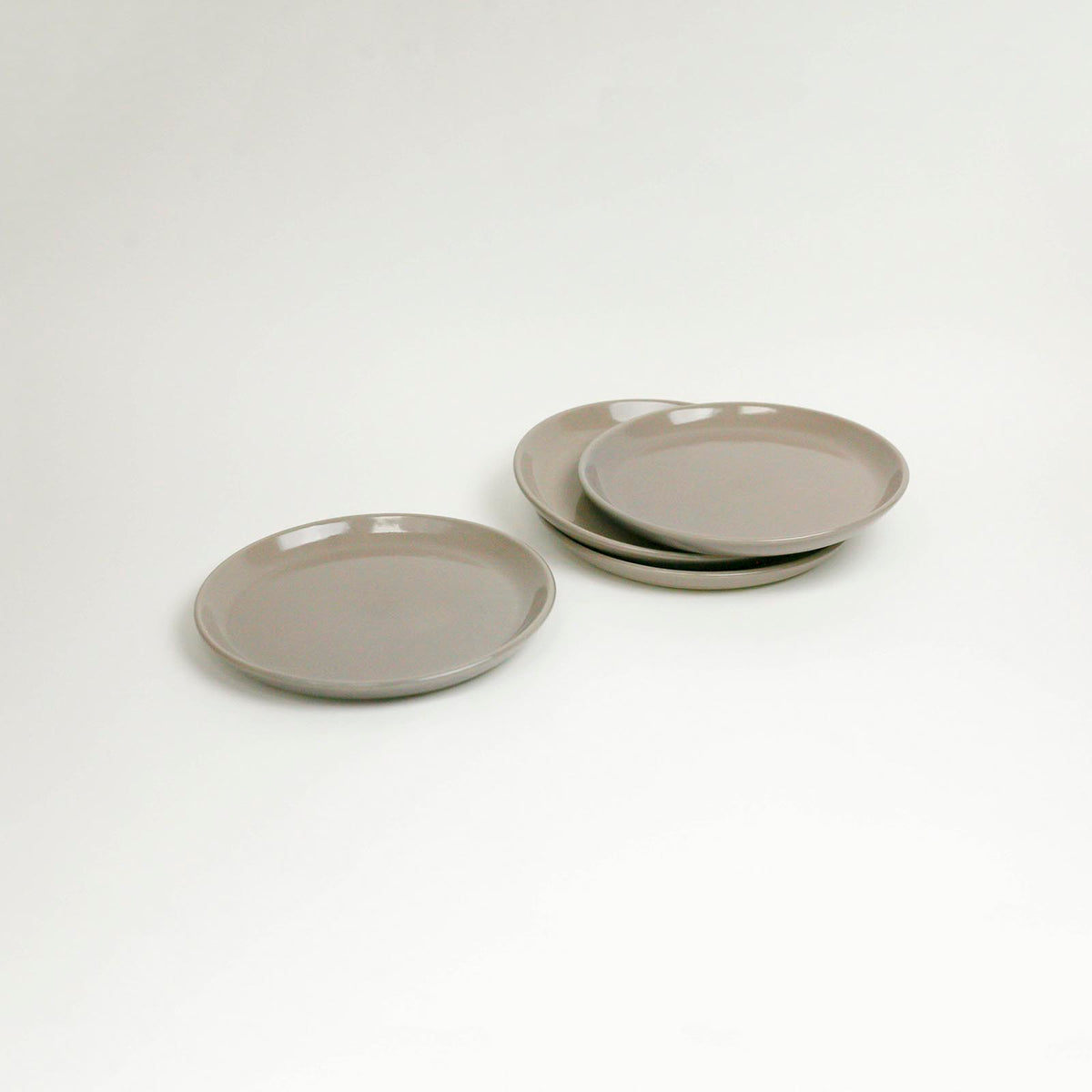 Lifestyle Details - La Marsa Dessert Plate in Lilac - Set of 4