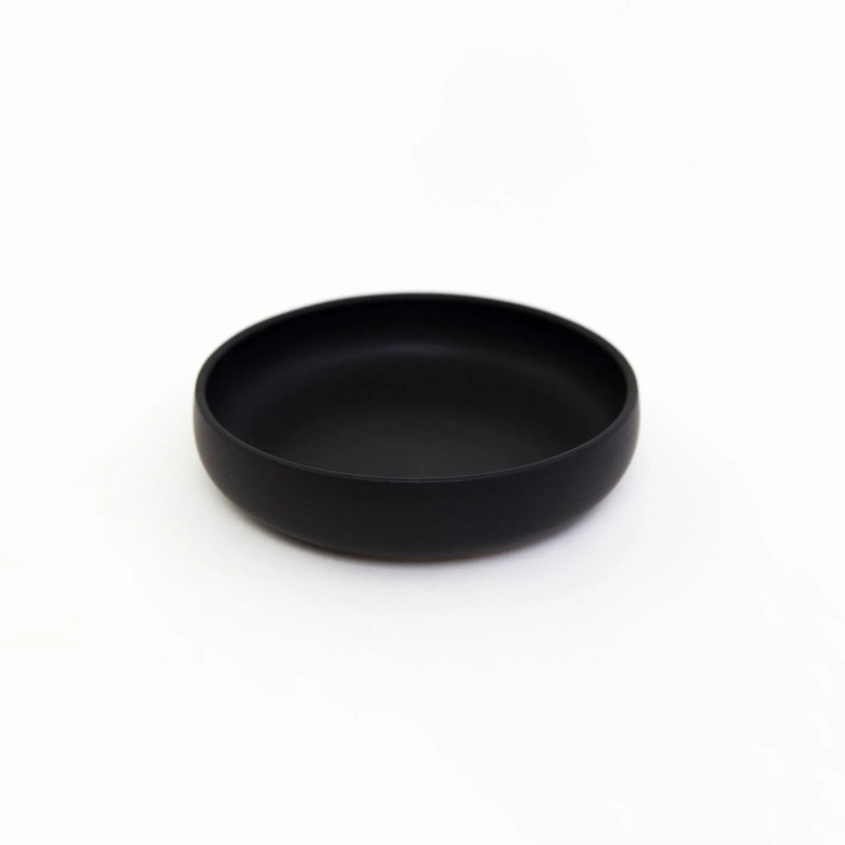 Lifestyle Details - La Marsa Salad Plate in Basalt - Set of 1