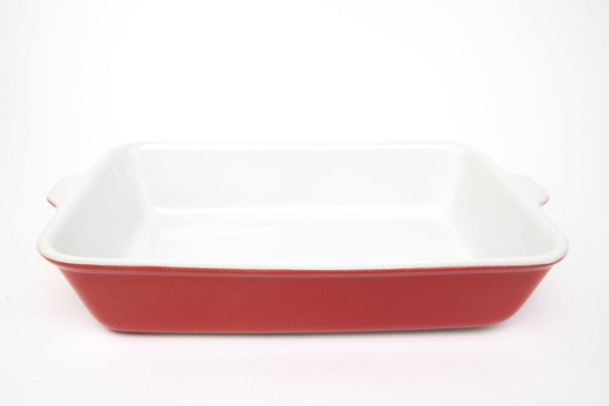 Lifestyle Details - Large Baking Dish in Amber