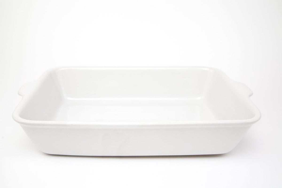 Lifestyle Details - Large Baking Dish in Pearl