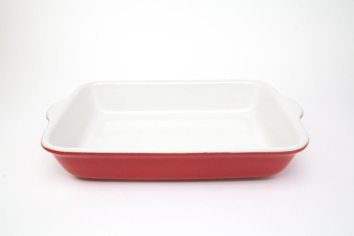 Lifestyle Details - Medium Baking Dish in Amber