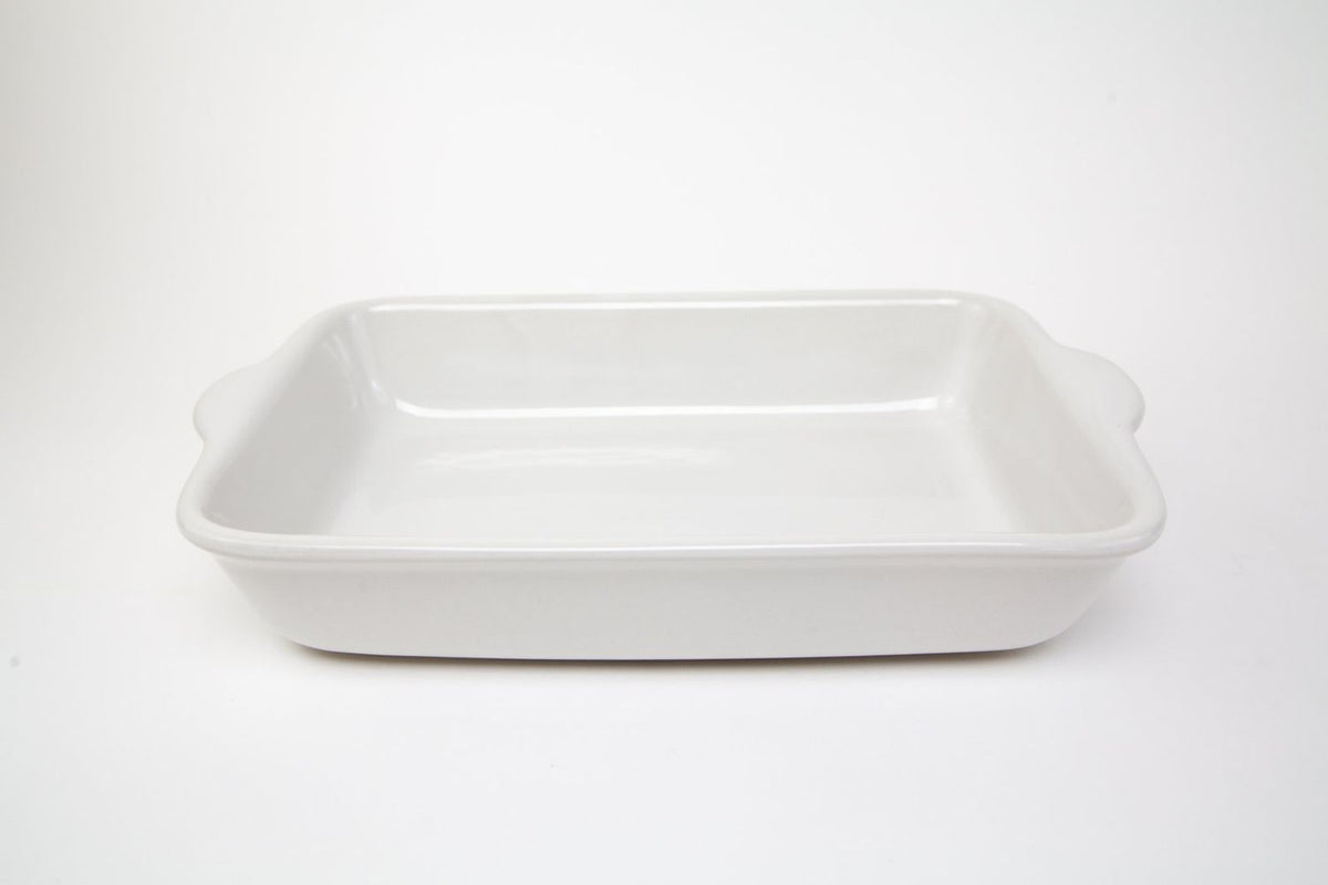 Lifestyle Details - Medium Baking Dish in Pearl